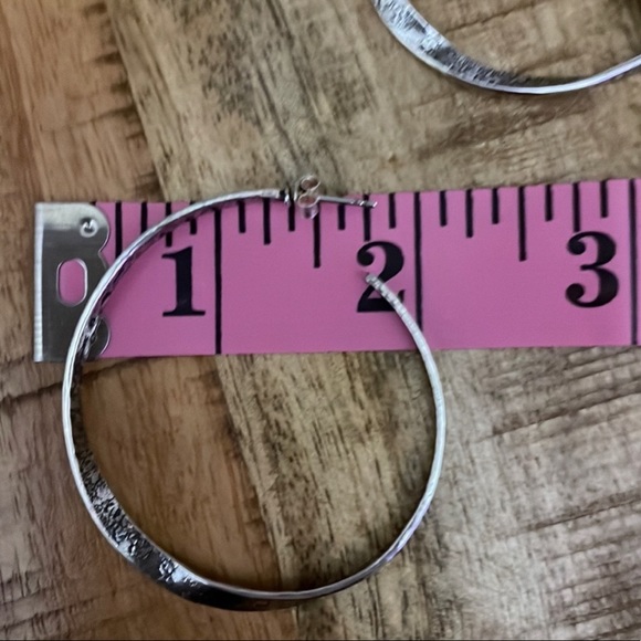 Silpada ‘TWIST OF FATE’ Sterling Silver Hoop Earrings on Posts P1731 - Picture 13 of 15